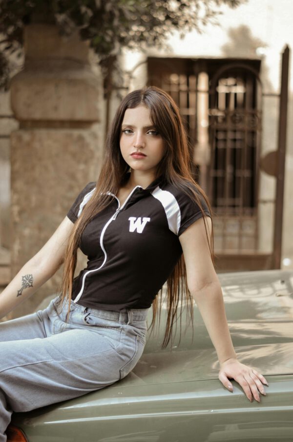 Urban Chic Black T-Shirt with Chain Detail for Girls - Image 2