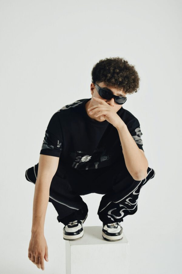 Urban Vibes Oversized Graphic Tee - Image 2
